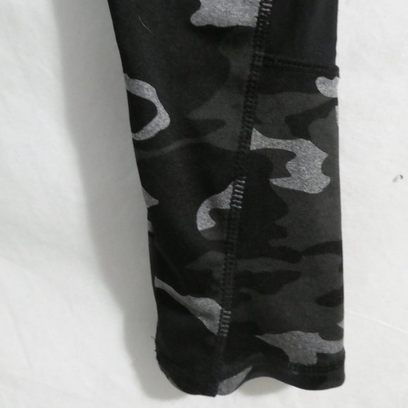 ENERGY PERFORMANCE LEGGING medium camo / camouflage leggings, BNWOT - Picture 12 of 13
